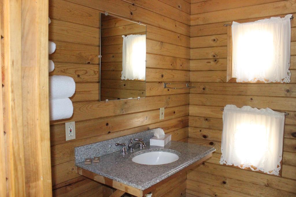 Twin Lakes Resort Bridgeport Rom bilde